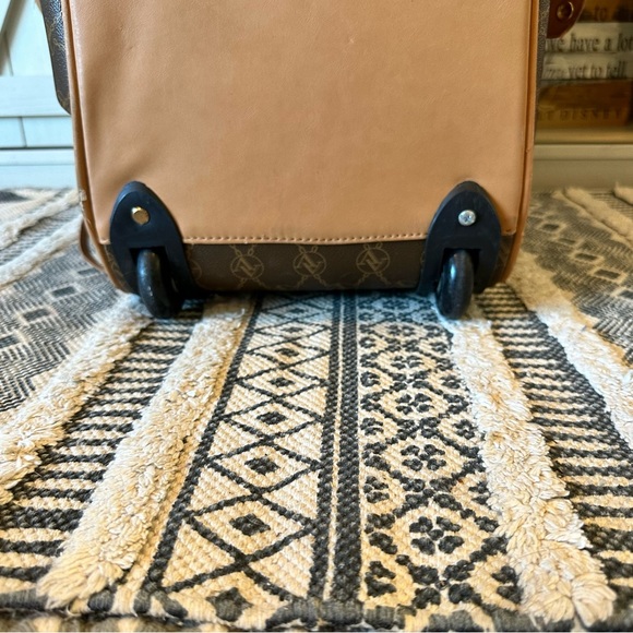 Adrienne Vittadini Travel Luggage Duffle 22” Wheels and Pull Handle - Picture 6 of 11